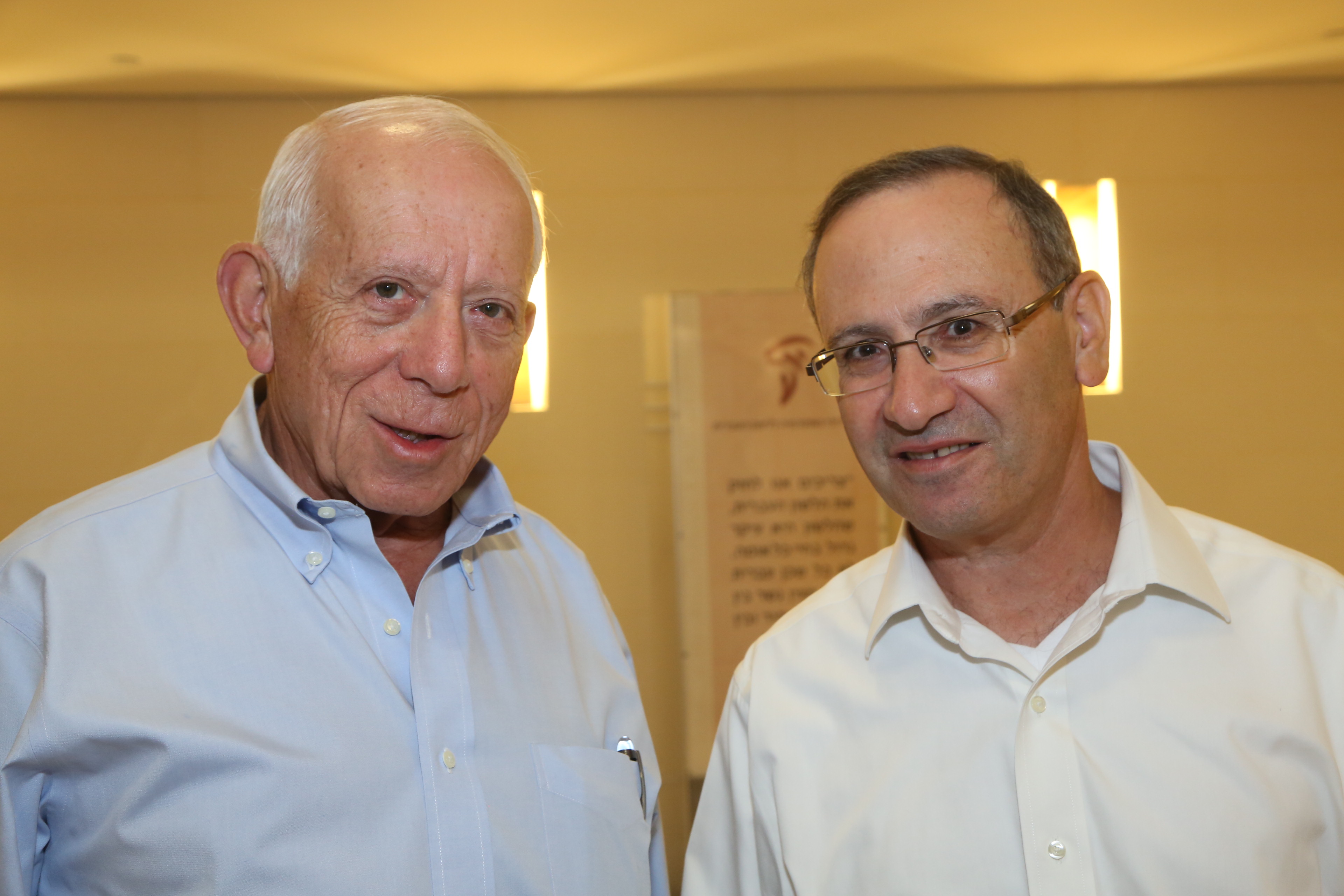 רוני חזקיהו, אריה מינטקביץ